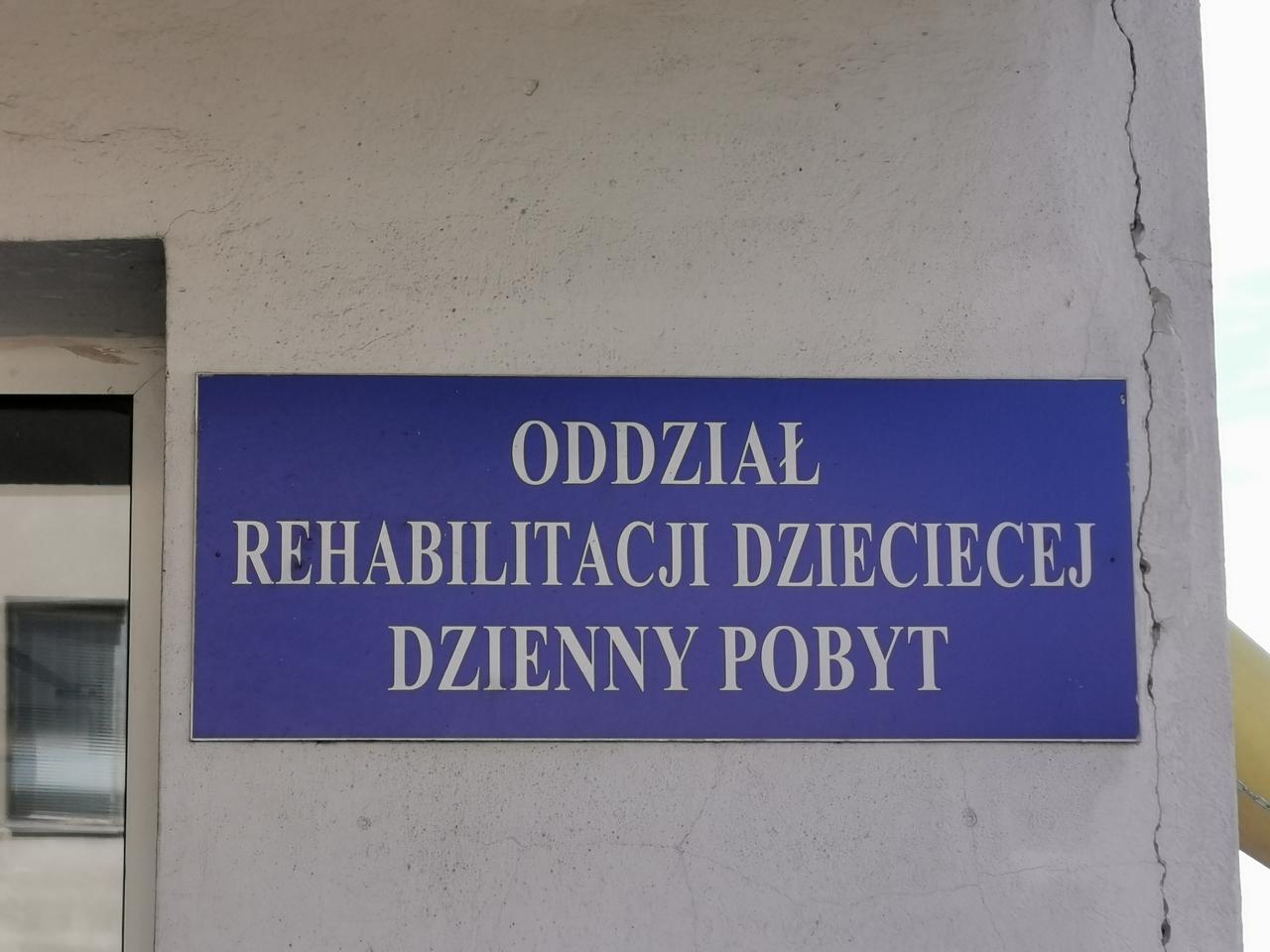 Oddział Rehabilitacji Dziecięcej w Kaliszu w fatalnym stanie! Rodzice walczą o remont!