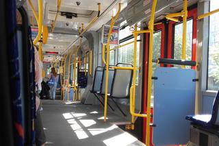 Wrocław ma nowe tramwaje z zepsutą klimatyzacją. Jak sobie radzić, kiedy w pojeździe jest duszno? [WIDEO, AUDIO]