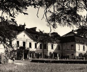 Zespół pałacowo-parkowy Klemensów-Park