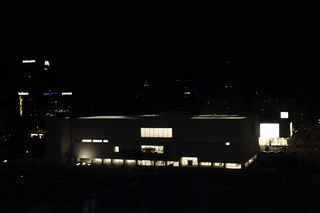 Budynek Muzeum Sztuki Nowoczesnej w Warszawie, widok od ulicy Świętokrzyskiej