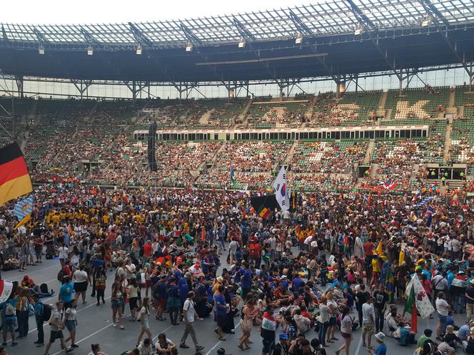 Wszystkich na stadion przyciągnęła chęć wspólnego śpiewania.