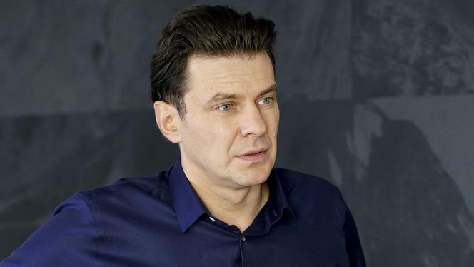 Barwy szczęścia, odc. 2079. Adam (Marcin Kwaśny)