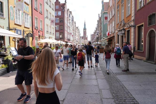 Tłumy turystów w Gdańsku. Ulice pękają w szwach