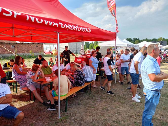 Mimo wyjątkowo upalnego dnia, panie z lokalnych KGW ulepiły w Pierogu setki przepysznych pierogów!