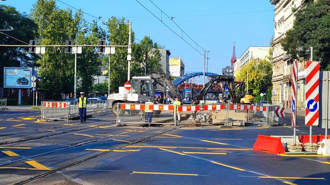 Poranny armagedon na Grabiszyńskiej we Wrocławiu. Ludzie jadą do pracy i szkoły, a tu remonty