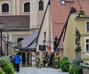 Dynamiczna sytuacja powodziowa. Rzeka Nysa Kłodzka zalała Kłodzko, 15 bm