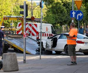 Zderzenie dwóch aut na Mokotowie; jeden z nich wjechał w ludzi