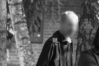 Krzysztof pracował w warsztacie, jego ciało znalazł Grzegorz. Ruszył po pomoc, lecz tragiczny wypadek sprawił, że także on stracił życie