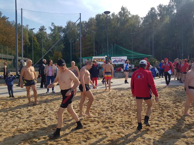 „Kąpiący się zimą Olsztyn” zainaugurowali sezon zimowych kąpieli