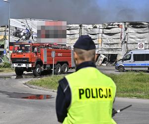 Marywilska 44 znowu zapłonęła?! Przerażające relacje służb. „Zauważyłem kłęby ciemnego dymu”