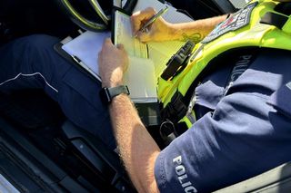 Dawał policjantom, co miał, bo chciał się dogadać. Uprzedzali, jak to się skończy, ale był nieugięty