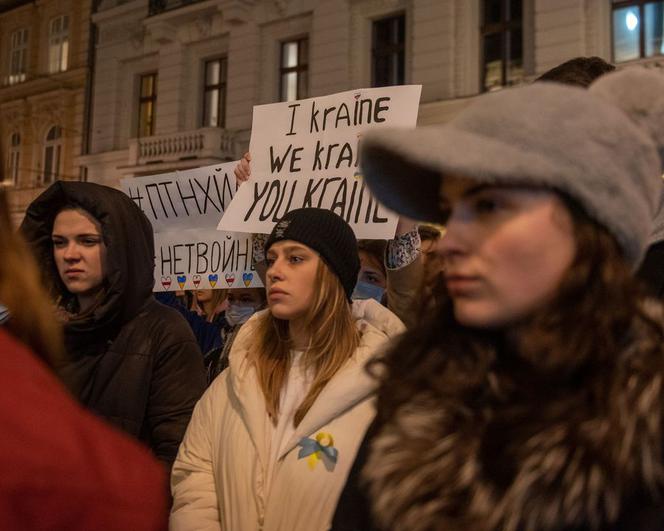 Łodzianie solidarni z Ukrainą. Tak wyglądała manifestacja na pl. Wolności