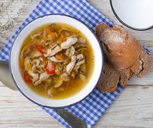 Diabelska zupa z kani czubajki: jak zrobić pikantną grzybową z kani