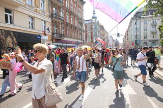 Pierwszy Marsz Równości w Gliwicach organizowany przez społeczność LGBT. Kolorowe tłumy przeszły ulicami miasta ZDJĘCIA