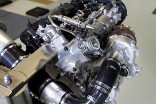 Volvo silnik 2.0 Drive-E 450 KM potrójne turbodoładowanie