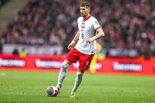 Polski piłkarz musiał się hamować przed kamerami TVP. Gryzł się w język po decyzji Probierza. Był zaskoczony