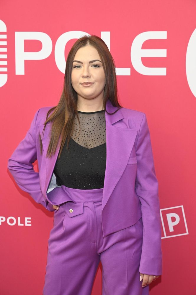 Konferencja prasowa 62. edycji Krajowego Festiwalu Polskiej Piosenki w Opolu. Tłum gwiazd na czerwonym dywanie