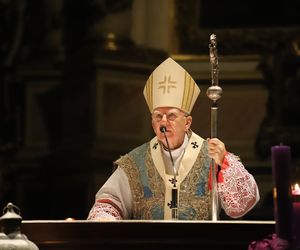 Abp Jędraszewski na roratach: Wkraczajmy na świętą drogę wyznaczoną przez Jezusa Chrystusa