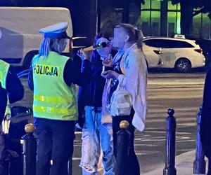 Z impetem huknęła hulajnogą w staruszkę w centrum Warszawy. 15-latka uciekła, złapała ją policja