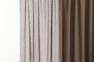 Zasłona w odcieniu brązu