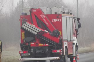 Radom, ul. Energetyków - wóz strażacki wjechał do rowu