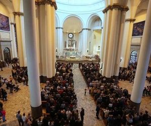 To największa archikatedra w Polsce. Symbol niepodległości i buntu wobec władz komunistycznych