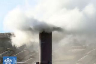 Biały dym nad Watykanem! Kiedy nowy papież pokaże się światu? Średnio do godziny