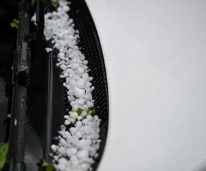 Potężne burze nad Podkarpaciem. Grad, wicher i potoki deszczu, jak w środku lata!