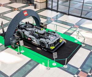 LEGO Technic Peugeot 9x8 Hybrid Hypercar