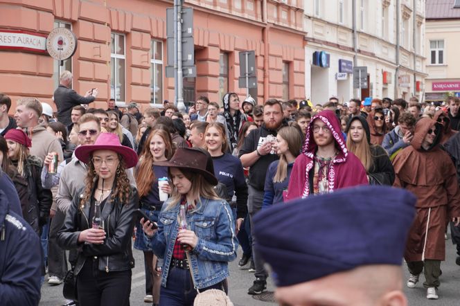 Rzeszowskie Juwenalia rozpoczęte. Barwny korowód przeszedł przez miasto