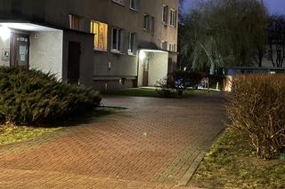 Dramat w Ursusie. Pod blokiem leżały kobiece zwłoki. Co się stało?!