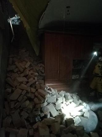 Wnętrze zawalonej kamienicy na Dębcu