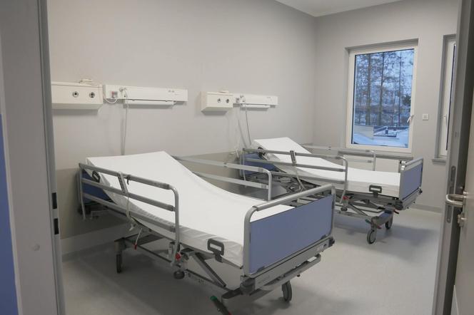 Szpital tymczasowy dla osób z COVID-19 przyjmuje już pacjentów [ZDJĘCIA]