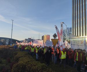 Protest w Katowicach. Tysiące związkowców na ulicach. Padły mocne słowa o „zbrodniczej ideologii”