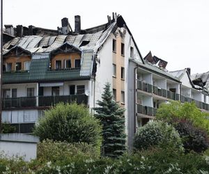 Blok przy ul. Powstańców w Ząbkach po pożarze