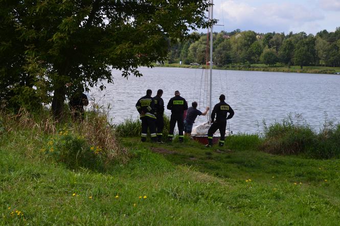 Dwie osoby wypadły z łódki nad zalewem w Brodach