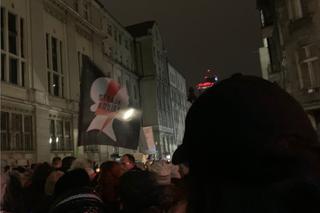 Na ulicach Katowic pojawiły się tłumy. Protestujący szli pod hasłem: Ani jednej więcej [ZDJĘCIA]