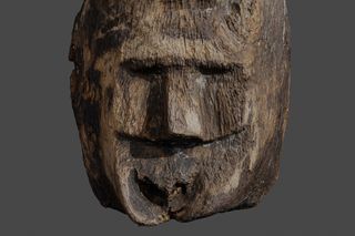 Wyjątkowe odkrycie w jeziorze pod Gnieznem. Znaleziono rzeźbę twarzy sprzed tysiąca lat