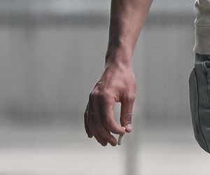 Filip Gurłacz na spacerze z żoną i synem. Nie zwalczył nałogu 