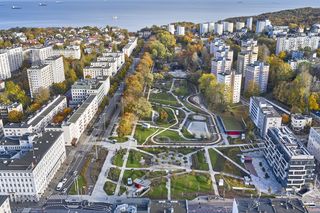Życie w Architekturze 2025. PARK CENTRALNY w Gdyni - park miejski jako wielofunkcyjny teren zielony z parkingiem podziemnym na 270 samochodów w centrum miasta Gdyni wzdłuż alei Marszałka Piłsudskiego (ETAP II i III). ARCH-DECO Sp. z o.o.