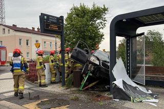 Mikołów: Samochód wjechał w przystanek