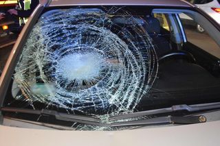 Tarnów. Dramat na przejściu dla pieszych. Młoda kobieta walczy o życie, 73-latek stracił prawo jazdy