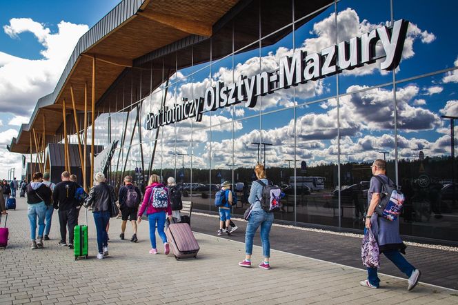 Ogromny wzrost liczby pasażerów w kwietniu na lotnisku w Szymanach