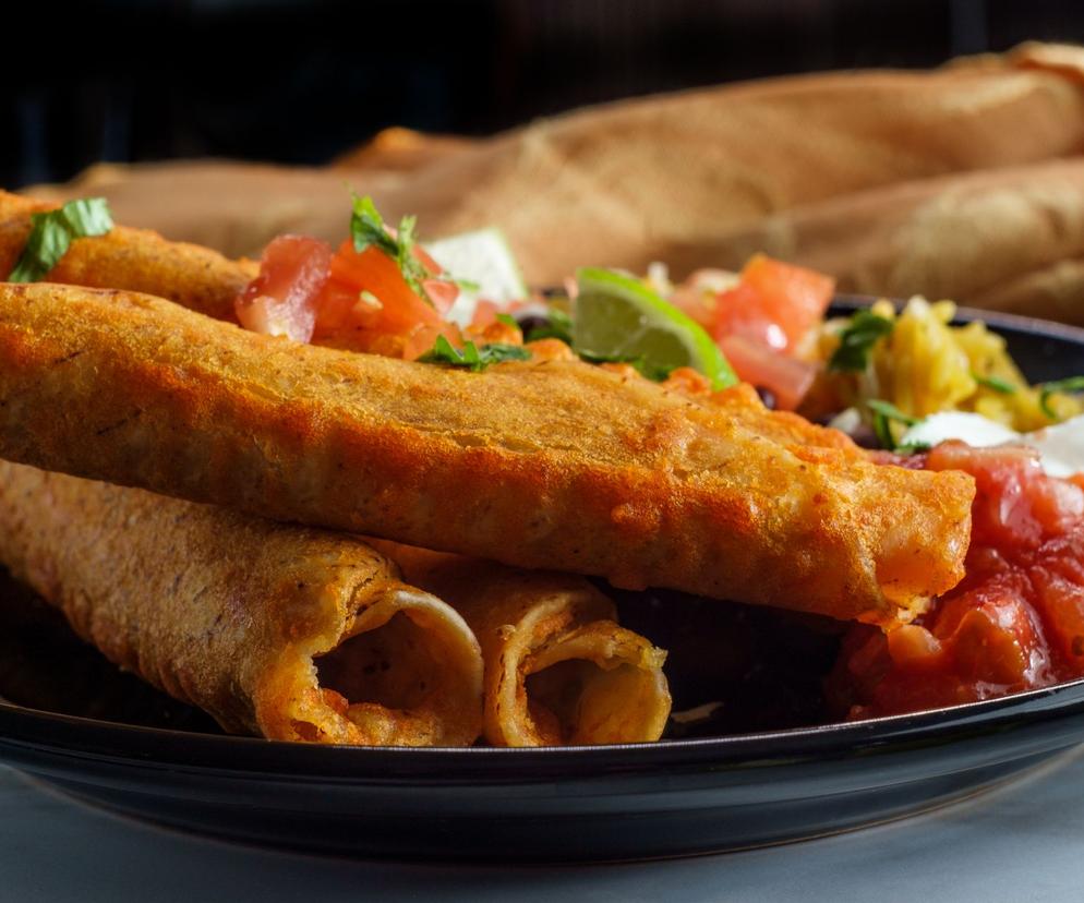 Rurki z szarpanym kurczakiem