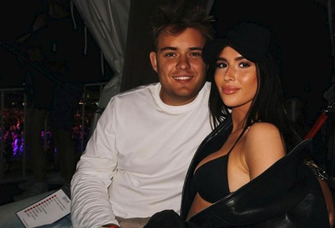 Roksana Węgiel i Kevin Mglej z dzieckiem na wakacjach