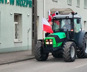 Rolnicy wyszli na ulice. Rozpoczął się protest w woj. łódzkim. „Opłacalność jest na krytycznym poziomie”