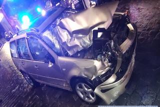 Pijany kierowca staranował i uszkodził pięć samochodów