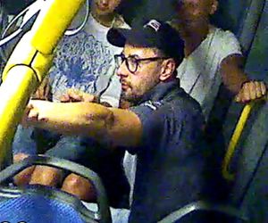 Pobili brutalnie pasażera autobusu w Krakowie. Policja udostępniła ich wizerunki