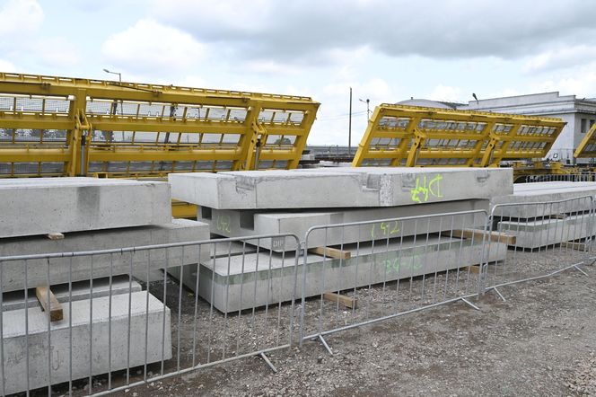 Kraków buduje Warszawie plac Zawiszy. Byliśmy w fabryce, gdzie powstanie 121 elementów wielkiej układanki