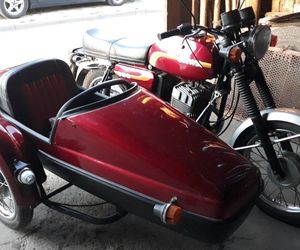 „Nasz majątek poszedł z dymem”. Kolekcja zabytkowych pojazdów spłonęła w kilka chwil